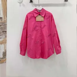 Mi24 all'inizio della primavera New Girl Style Girl Contrasting Color Atwel Tredimensional Età riducendo versatile camicia ricamata casual sciolta