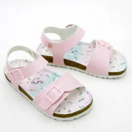 Sandały dla dzieci Buty 1-2-6 rok 2022 NOWOŚĆ Przyjazdu Dzieci Sandały dla dziewcząt Toddler Oddychający ortopedyczne buty szkolne Y240515