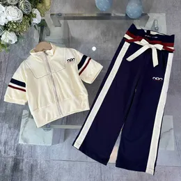Top Baby Tracksuits Summer Summer Stipe Set Kids Designer Saled Size 110-160 CM Girls Stacked Sleeved Sucked and Lace Up Pants 24April