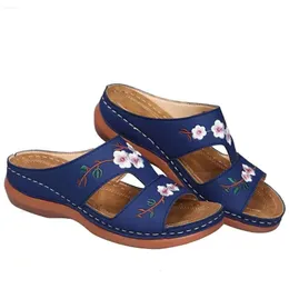 Öppna blommandaler 2024 Summer Plus-size Toe T-Style Wedge Slippers Women Fashion Vintage Flip-Flops 123 D 2325