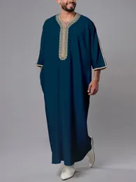 Kandouras Thobe for Men Jabador Gandoura 사이드 포켓 ​​자수 Abaya Long Sleeve Muslim Kaftan Vintage White Robe 240511