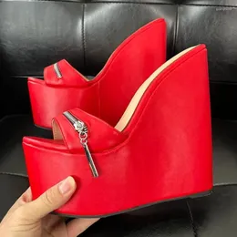 Сандалии 2024 Женщины ручной работы Мулы на бенжах высокие каблуки вокруг ноги великолепные красные фуксии