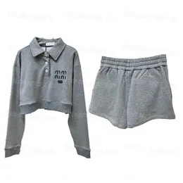 Donne di lusso Short grigio con cappuccio grigio set di sede a maniche lunghe per lettere di tuta casual elastica per le donne pantaloncini di Hoodi