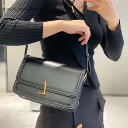10a Retro Mirror Quality Designers Mediuml Designer Väskor 23 cm kvinna Crossbody Flip Shoulder Pack Fashion Cosmetic Bag Läder Lady Purse YS