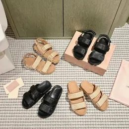 Новый Desginer Crochet Sandal Srate Snape Sandals Sandals Платформа тапочки женщины Мужские летние плоские каблуки повседневные шлепанцы на улице