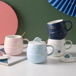Kupalar Japon tarzı seramik karikatür gezegen kahve kupası kapak ve kaşık çift su bardağı porselen kahvaltı sütü ofis çay fincanları