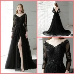 Party Dresses Black Tulle V Neck A Line Prom Long Sleeve Pärlade spetsapplikationer Eleganta klänningar Formella rygglösa sexiga röda mattor