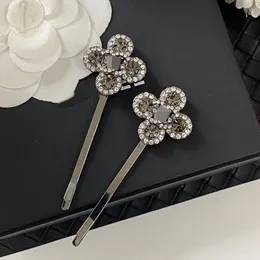 Luxury Barrettes Designer Womens Girls Hairpin High Quality Brand Classic Versatile Leisure Hairclips Fashion Crystal Letter Flower Hairpin Hair Clips Back Stamp