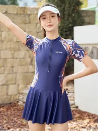 女性用水着半袖スカートスタイル水着女性2024 o-neck特大の分割ビキニ韓国版スリミングバススーツ