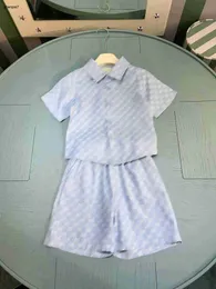 Top Kids Designer Kleidung Baby Tracksanzuiten Polo-Kragen Strickjacke Set Größe 90-150 cm Blau Himmel kurzärärmische Hemd und Shorts 24APRIL
