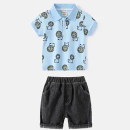 Jungen Lion Polo T -Shirts Jeans Shorts 2pcs Kleidungsstücke koreanische Sommer Kinder Kleidung Anzüge Childrens Mode -Outfits Sport 240515