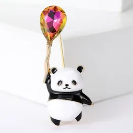 Broschenbroschen Herren Persönlichkeit Luftballons süßer roter Panda Strass Broschen Mädchen einzigartige Design Corsage Clothing Accessoires