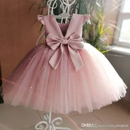 Billige rosa Böhmenblumenmädchen Kleider für Hochzeit Strand Rüschen Kinder formelle Tragen Langmädchen -Festzugskleider 251p