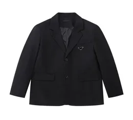 2023 Blazer for Men Classic Designer Work Coats Jackets Spring and Autunno New Triangle Metal Badge Recamite Comode V8701585