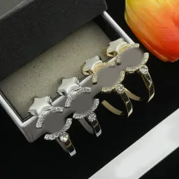 Vintage Casual Crystal Hoop Küpeler Lüks Tasarımcı Küpeler Yıldız Çemberi Kalp Takım Mektubu C Secongle Damla Küpe 18K Altın Gümüş Klipli Klip Kulak Sapı Kadın Mücevherleri