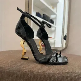 Designer High Heels Ladies Sandals Lettera Taccole Pompe Office Pompe Office Pompe in pelle di alta qualità Sandali da sposa Sandali sexy Scarpe Abito Carino Sexy