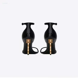 Europäische und amerikanische Sandalen 2024 Frauen schwarzes Patentleder sexy Buchstaben High Heel Schuhe 393 D Sals EE6d EE6