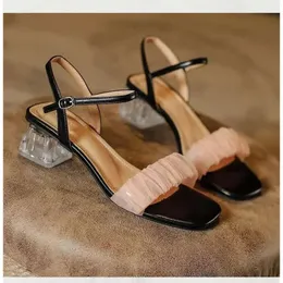 Размер плюс сандалии летние женщины 2024 Однострочные плиссированные сладкие каблуки с пряжкой прозрачная каблука сандалии de tacon v 836 d 407f
