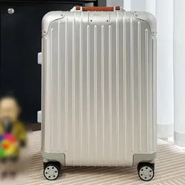 Designer Suitcase Alluminio valigia bagagli con ruote per manico in pelle Scatole in lega Password Case di viaggio da viaggio Borsa da viaggio Custodia d'imbarco