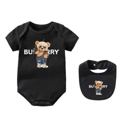 Rompers Summer Childrens Cartoon Bear Print Designer Luxury Jumpsuit withBib 100％Pure Cotton新生児の女の子と男の子の服タイトフィットD240517