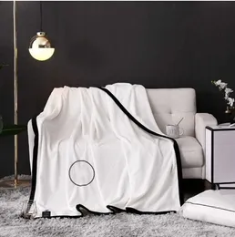 Designer White Bogatet Size 150*200 Lettere di moda ricamata lancia coperta per il divano a scialle di condizionamento d'aria da viaggio