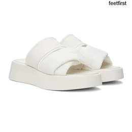 Flat di scivolo casual estate-Schere sandali Mila Scheme che attraversano cinturini che camminano facili da abbellire per un giorno di comfort di comfort di comfort di sola spiaggia di un suolo con pantofole