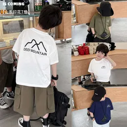 Tongku 2024 Summer's Summer's New Western T-shirt Western Edition coreano Small Mountain Print Work Style Boys Short Maniche