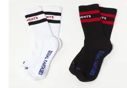 Neue Stil Vetements Men039s Schwarze weiße Strümpfe Eröffnung von Men039s Sphort Sockings Buchstaben in den Röhrchen Baumwollsocken4710164