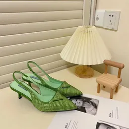 Обувь для одежды с ящиками дизайнерские женские женские туфли Satin Slingback Pumps с кристаллами 60 см на высоком уровне зеленого черного бежевого женского женского свадебного обуви для женской вечеринки евро 34
