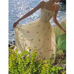 "Summer Garden Tea Break Blumenstickerhalter -A -Line -Kleid - französischer Urlaubsrock für Frauen mit elegantem Blumendesign - perfekt für Sommerausflüge"