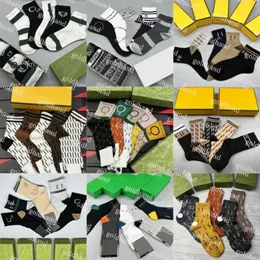Nya män Crew Sock Designer Sport Andningsbar lång Sock Fashion Letter Knit Socks 5pairs/Lot