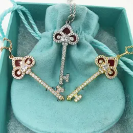 Designer Tiffanyjewelry Necklace 925 Sterling Silver Red Calcedy Iris Diamond Key Collana alla moda e versatile per le ragazze Giaccia di colletto di alta qualità