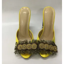 Damer 2024 kvinnor äkta äkta läder strass höga klackar sandaler sommar flip-flops toffel slip-på bröllopsklänning gladiator skor diamant omröstningar 3d fjäder 548d
