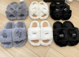 Luxury Designer Winter Woolen mop slippers Women Soft padded slides Woven wool slipper fashionable and versatile outdoors plush shoes size 34-40