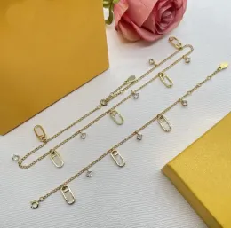 Kısa klasik zarafet titanyum çelik kolye f harfler kristal sallanıyor kolye çivileri küpeler kadın ayarları 18k altın takı doğum günü şenlikli hediyeler