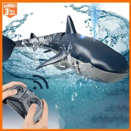 Intelligent RC Hai Wale Wasserspray Spielzeug Fernbedienungsschiff -U -Boot Roboter Fisch Elektrische Fischspielzeug für Jungen Baby Kinder 240516