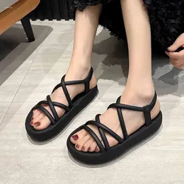 Kadın Sandalet S Toe Yaz Açık Roma Terlik Tasarımcı Plajı Açık Flip Flops Marka Platform Flats Ayakkabılar Kadın 613 Sandal Terlik Deigner Flop Düz Ayakkabı 220 D 46E2