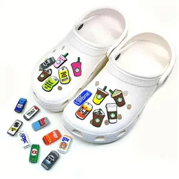 Charms Moq 100pcs Tee mit Milch Kaffee Tasse Süßes Cartoon Muster Clog 2d weicher Gummi Schöne Schuhzubehör Schuhe Schnallen Charm Decora DHPZM