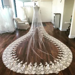 Luxo 2021 LACE VEILS VEILOS CATUSTOS DOMENCIAMENTO DE CATURA LONGO 3D Aplicado marfim ou véu de casamento branco com pente grátis 224N