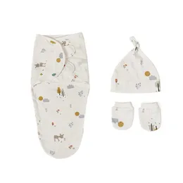 Sovsäckar 3st söta nyfödda baby filtar swaddles wrap and hatt set 100%bomull pojkar flickor justerbar swaddle spädbarn swaddle för 0-6 månad y240517