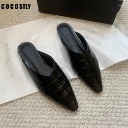Tofflor Cocostly 2024 Kvinnor skor äkta läder marockansk stil spetsig huvud platt casual mångsidig kvinnlig zapatos mujer