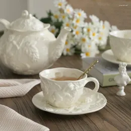 Xícaras pires de anjo francês alívio antigo bule de chá de cerâmica Conjunto de chá da tarde xícara de café e pires no estilo da corte européia