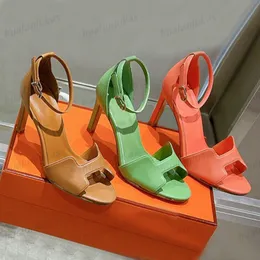 Sandálias de salto estiletto de alta qualidade Sandálias de fivela de metal genuíno Sandálias de designer de luxo de luxo de luxo para sapatos de escritório feminino com caixa 35-41