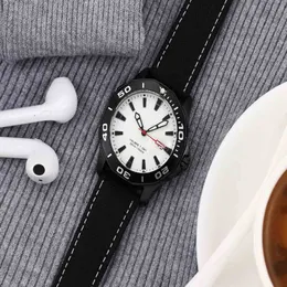 Hot sale 38mm small three needle quartz leather mens watches Fashion 8 color men dress designer watch wholesale men's gifts wristw 219J