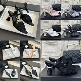 Top -Qualität Lederbänder Sandalen Perlenkristalle verschönerte Stiletto -Heels Abendschuhe Frauen High Heeled ineinandergreifend C Schnalle Kleid Schuhe Designer Pumpen