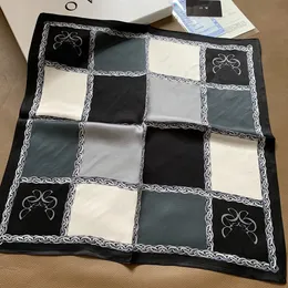 Kadın Moda Damalı Tasarım İpek Eşarpları Kadınların Üst düzey Zerafet Mizaçını Gösterir Moda Eşarp Yumuşak Konforlu Rahat Yüksek Kaliteli Boyut 50 x 50cm