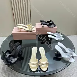 Cuccioli di tacco ad alta tacco europeo Slifori di tallone Sandali di strass tacchi gattini tacchi tacchi in stile lusso scarpe da donna designer di vacanze sandalo sexy con scatola