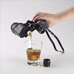 Бинокулярный телескоп виски алкоголь -алкоголь бутылка бутылка бедра для бедра вода на открытом воздухе