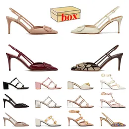 Plataforma de moda de moda sandálias de luxo de luxo famosas femininas cunhas de cunhas bombas com slides de caixas Lady Sexy High Heels Rivet Manual Ponto Manual Clatadores Personalizados