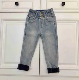 Лучшие дизайнерские детские плюшевые джинсы зимняя джинсовая ткань детские брюки размер 110-160 металлические буквы логотип детские брюки Nov05